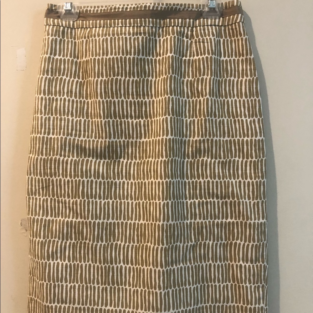 Patterned pencil skirt